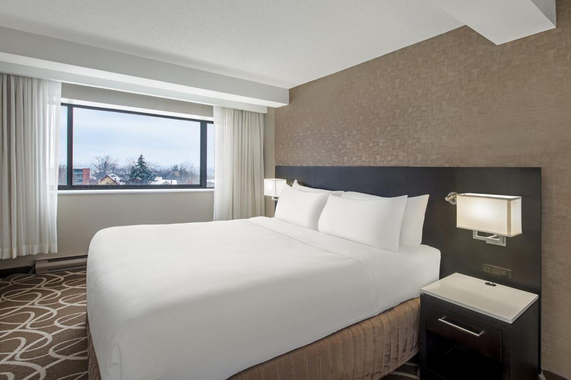 Hotel Crowne Plaza Kitchener-Waterloo By Ihg Zewnętrze zdjęcie